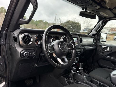 Used 2020 Jeep Wrangler Unlimited Sahara image 15
