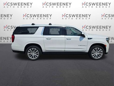 Used 2023 GMC Yukon XL Denali AWD/4WD image 6