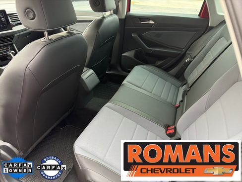 Used 2025 Volkswagen Jetta SE image 18