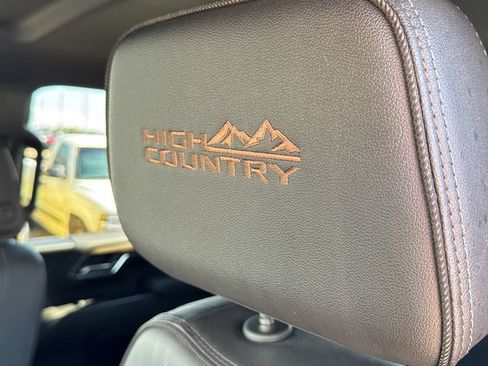Used 2024 Chevrolet Silverado 2500 High Country w/ Technology Package AWD/4WD image 36