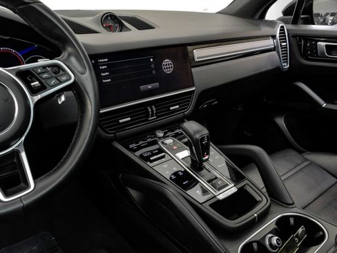 Used 2023 Porsche Cayenne Platinum Edition image 27