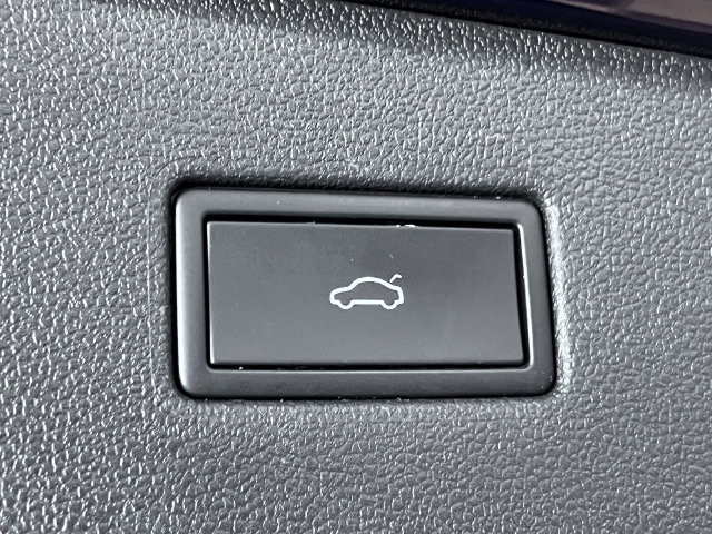 Certified 2022 Volkswagen Tiguan SEL R-Line AWD/4WD image 6