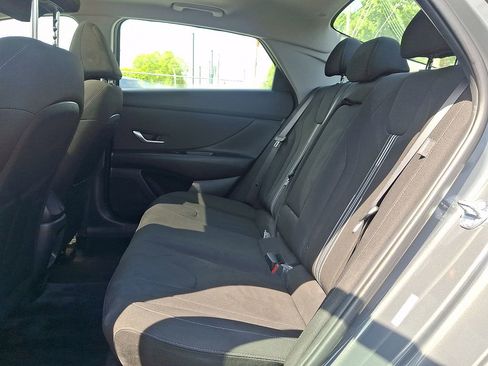 Used 2025 Hyundai Elantra SEL FWD image 12