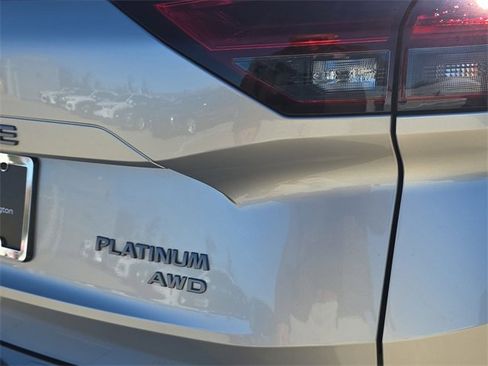 Used 2024 Nissan Rogue Platinum image 38