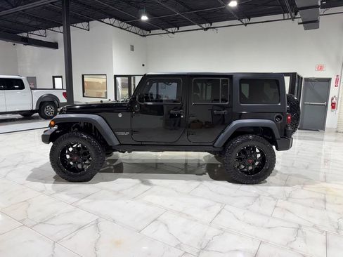 Used 2016 Jeep Wrangler Unlimited Rubicon w/ Connectivity Group AWD/4WD image 7