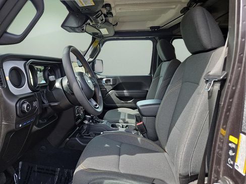 Used 2024 Jeep Wrangler Unlimited AWD/4WD image 13