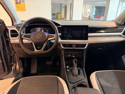 Used 2026 Volkswagen Taos SE FWD image 29