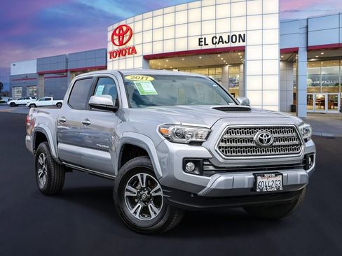 Used 2017 Toyota Tacoma TRD Sport w/ Tow Package RWD image 1