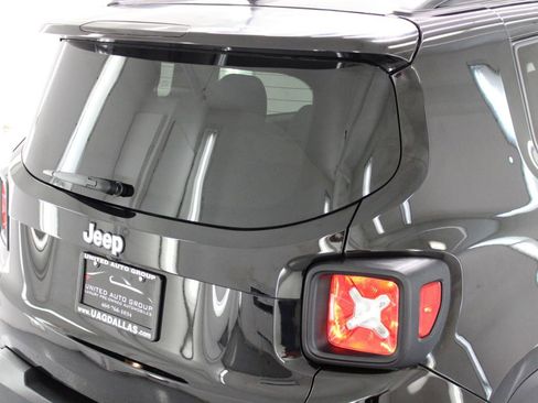 Used 2017 Jeep Renegade Latitude FWD image 19