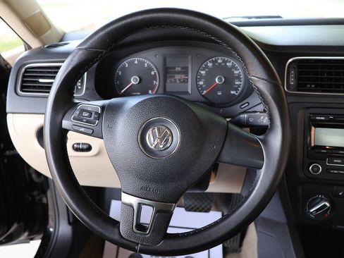 Used 2011 Volkswagen Jetta SE FWD image 24