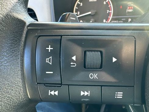 Used 2024 Nissan Rogue SV AWD/4WD image 29
