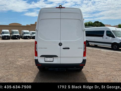 Used 2026 Mercedes-Benz Sprinter 2500 image 4
