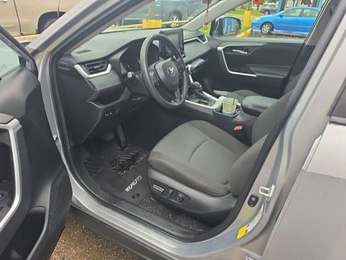 Used 2022 Toyota RAV4 XLE FWD image 6