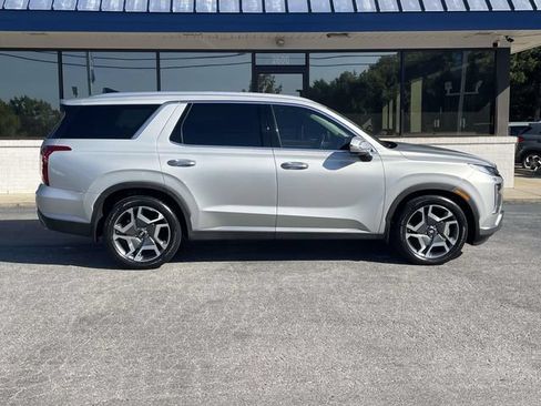 Used 2024 Hyundai Palisade SEL w/ Premium Package FWD image 7