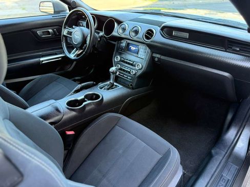 Used 2019 Ford Mustang Convertible RWD image 18