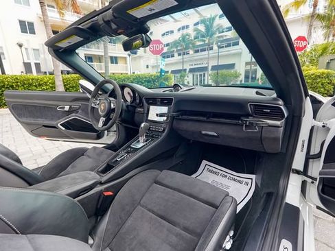 Used 2018 Porsche 911 Targa 4 GTS AWD/4WD image 86