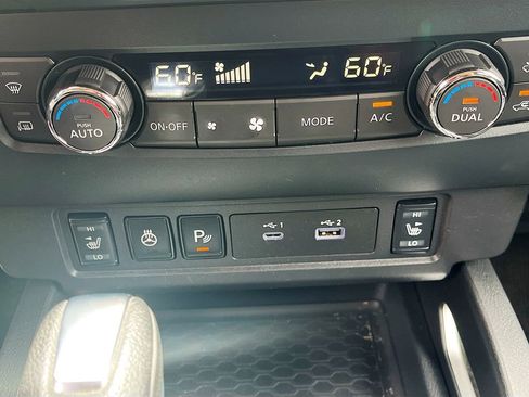 Used 2022 Nissan Frontier SV w/ SV Premium Package AWD/4WD image 19
