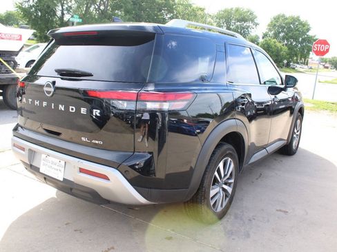 Used 2024 Nissan Pathfinder SL AWD/4WD image 6