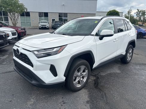 Used 2023 Toyota RAV4 XLE AWD/4WD image 2