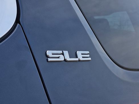 Used 2018 GMC Acadia SLE image 30