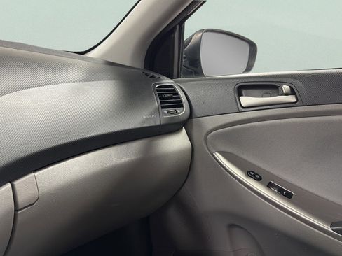 Used 2016 Hyundai Accent SE image 28