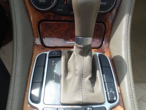 Used 2012 Mercedes-Benz SL 550 image 9