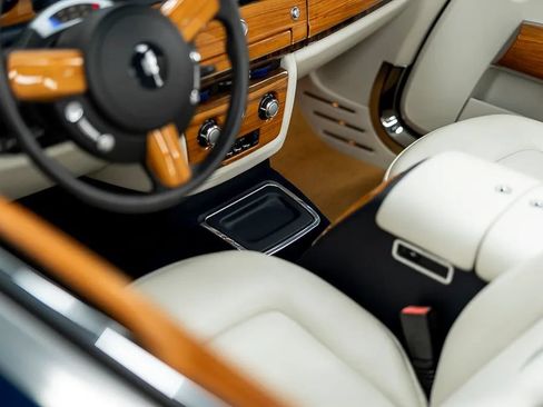 Used 2010 Rolls-Royce Phantom Drophead Coupe RWD image 27