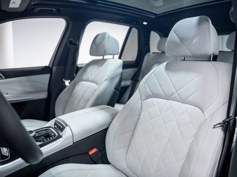 Used 2025 BMW X5 M60i w/ Climate Comfort Package image 34