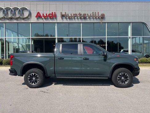 Used 2025 Chevrolet Silverado 1500 ZR2 w/ Technology Package image 4