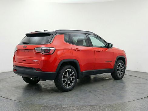 Used 2025 Jeep Compass Trailhawk image 9