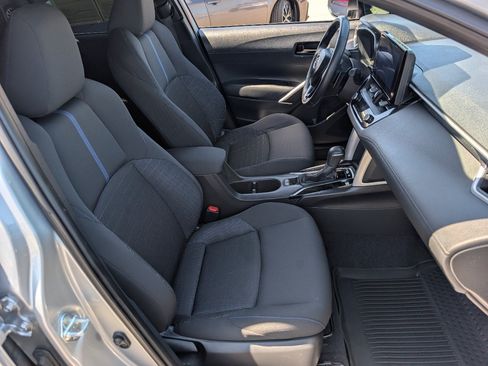 Used 2024 Toyota Corolla Cross AWD Hybrid w/ Moonroof Package image 8