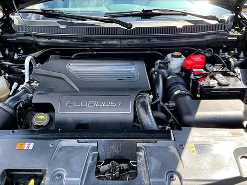 Used 2018 Lincoln MKT AWD image 32