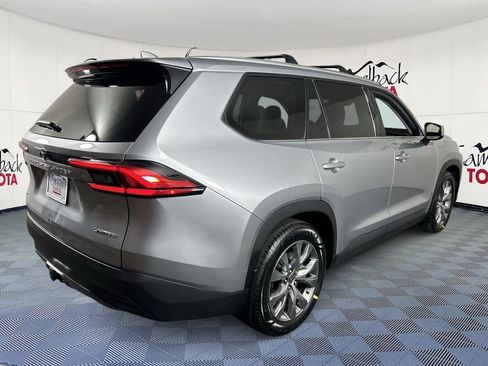 Used 2024 Toyota Grand Highlander Limited image 8