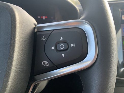 Used 2025 Volvo XC40 B5 Plus image 20