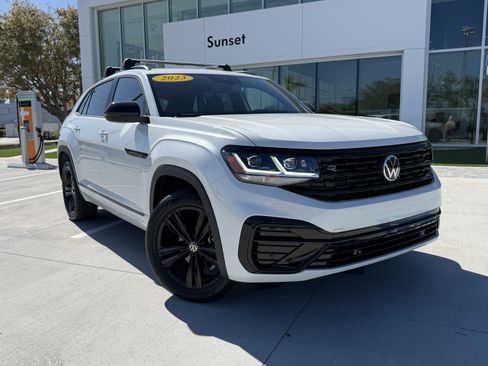 Used 2023 Volkswagen Atlas Cross Sport SEL R-Line image 1