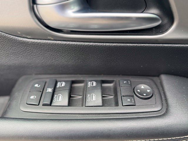 Used 2025 Chrysler Pacifica Select FWD image 9