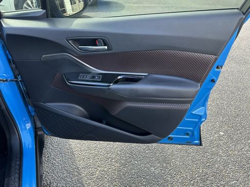 Used 2019 Toyota C-HR Limited image 21