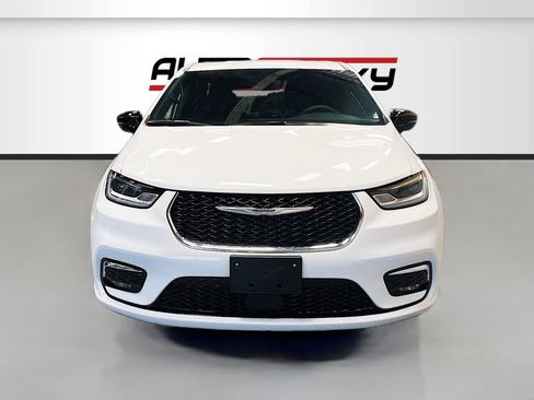Used 2026 Chrysler Pacifica Select FWD image 2
