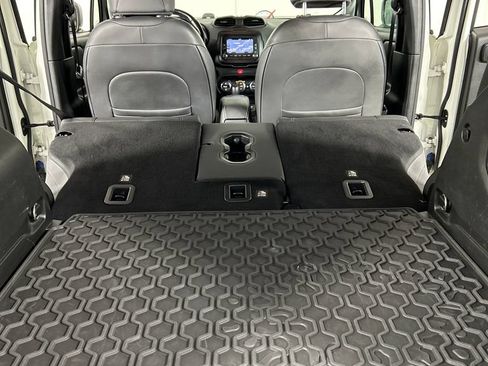 Used 2017 Jeep Renegade Trailhawk AWD/4WD image 21