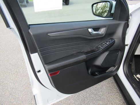 New 2026 Ford Escape SE FWD image 23