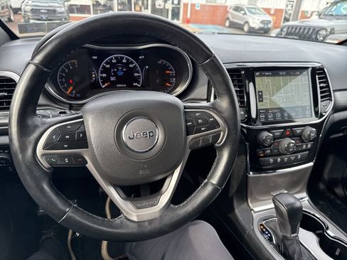 Used 2022 Jeep Grand Cherokee Laredo X image 20