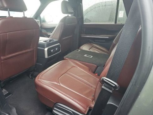 Used 2024 Ford Expedition Limited image 16