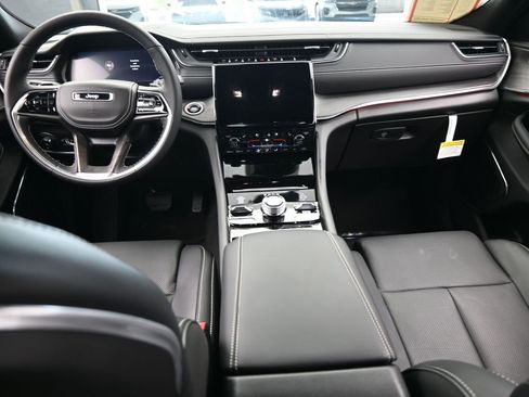 Used 2024 Jeep Grand Cherokee Overland w/ Luxury Tech Group IV image 43