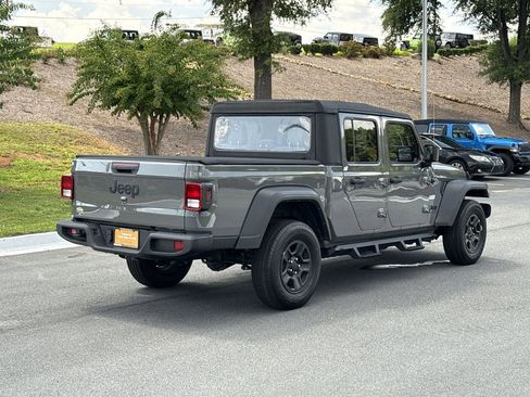 Used 2023 Jeep Gladiator Sport image 5