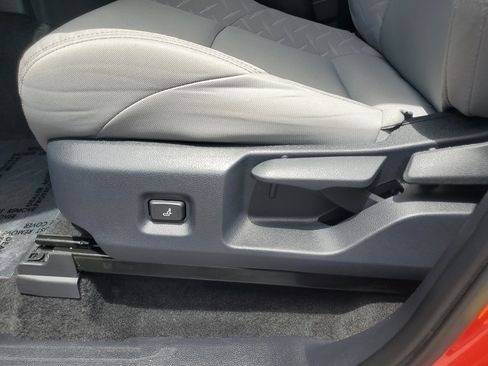 Certified 2025 Toyota Tacoma SR5 AWD/4WD image 22