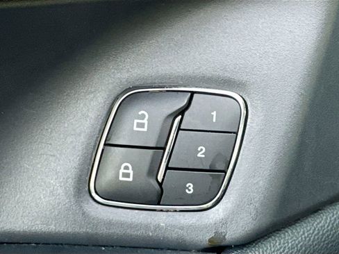 Used 2024 Ford Expedition XLT image 19