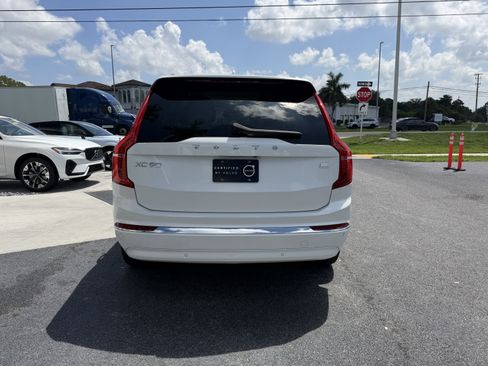 Certified 2024 Volvo XC90 T8 Plus AWD/4WD image 4