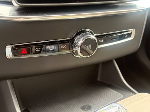 New 2026 Volvo XC90 B5 Plus w/ Protection Package Premier image 17