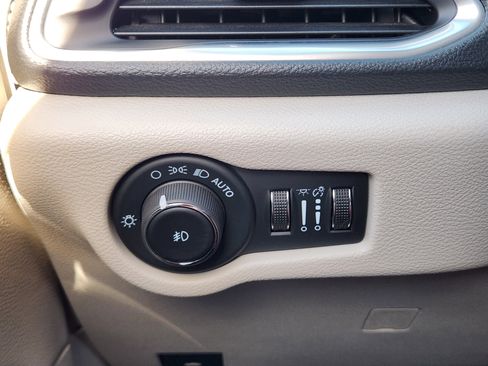 Used 2024 Chrysler Pacifica Limited w/ Trailer Tow Group image 27