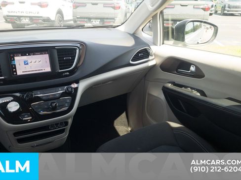 Used 2023 Chrysler Voyager LX FWD image 19